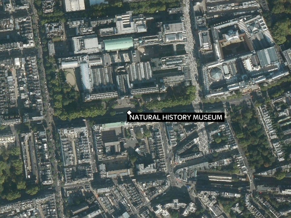 Αυτοκίνητο έπεσε πάνω σε πεζούς έξω από Μουσείο στο Λονδίνο -11 τραυματίες [εικόνες & βίντεο] | iefimerida.gr 3