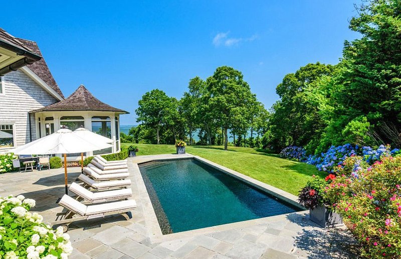 Για ψίχουλα πούλησε την πολυτελή του κατοικία στα Χάμπτονς ο Χάρβεϊ Γουάινστιν [εικόνες]  | iefimerida.gr 8