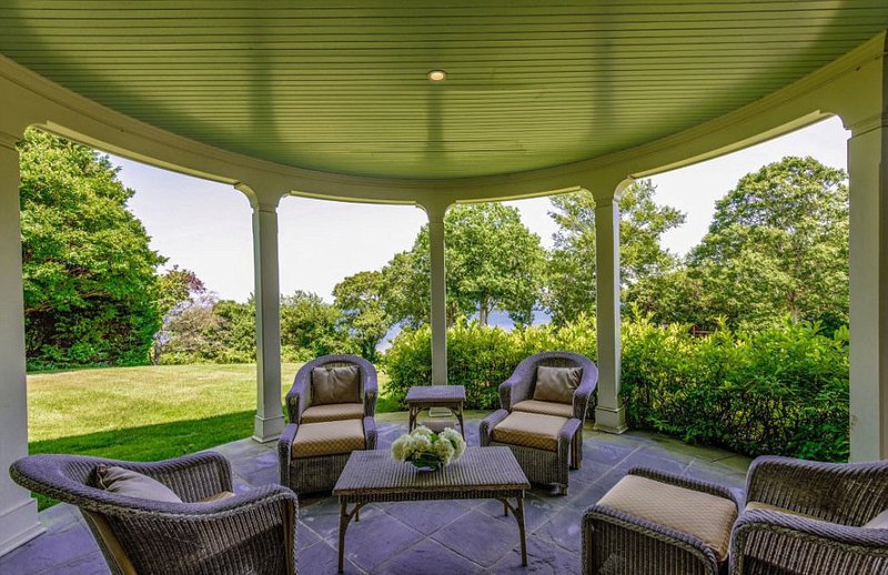 Για ψίχουλα πούλησε την πολυτελή του κατοικία στα Χάμπτονς ο Χάρβεϊ Γουάινστιν [εικόνες]  | iefimerida.gr 9