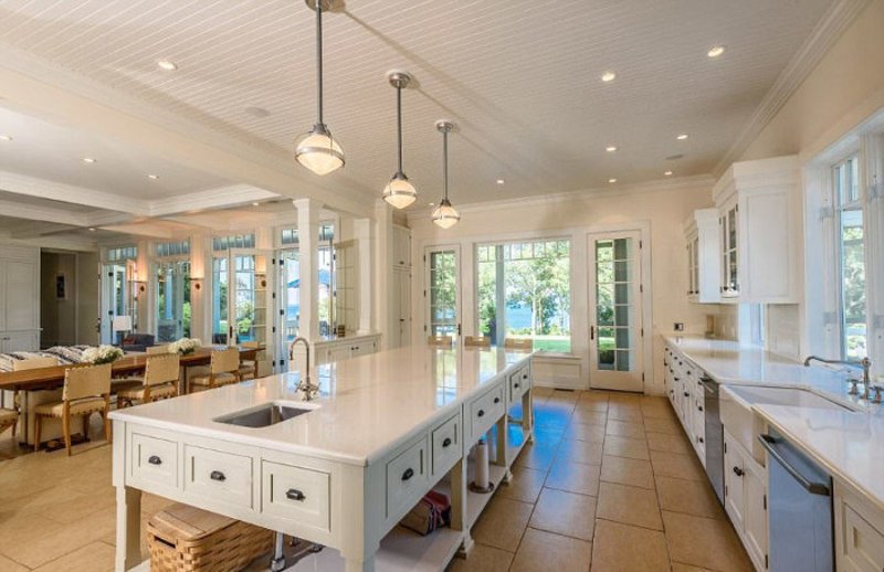 Για ψίχουλα πούλησε την πολυτελή του κατοικία στα Χάμπτονς ο Χάρβεϊ Γουάινστιν [εικόνες]  | iefimerida.gr 1