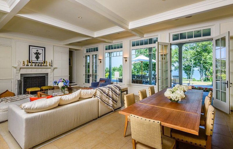 Για ψίχουλα πούλησε την πολυτελή του κατοικία στα Χάμπτονς ο Χάρβεϊ Γουάινστιν [εικόνες]  | iefimerida.gr 2