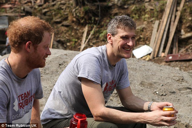 Ενας πρίγκιπας στις λάσπες: Ο Χάρι έχτισε σχολεία στο Νεπάλ [εικόνες] | iefimerida.gr 1