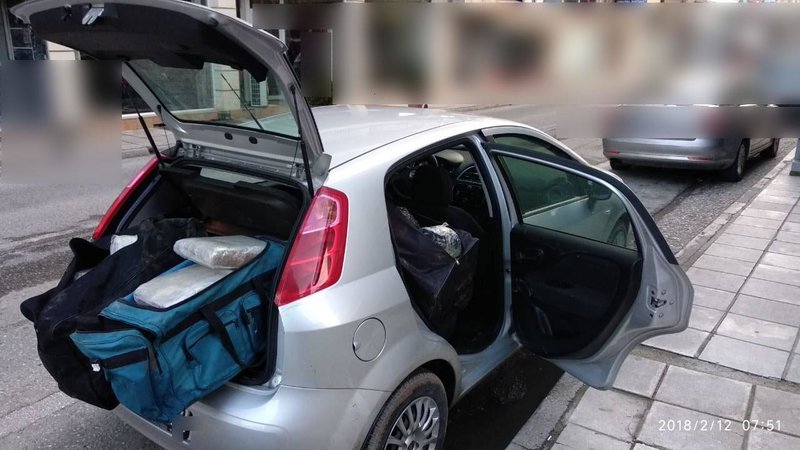 Καστοριά: Μπλόκο της ΕΛ.ΑΣ. σε 61 κιλά χασίς | iefimerida.gr 0