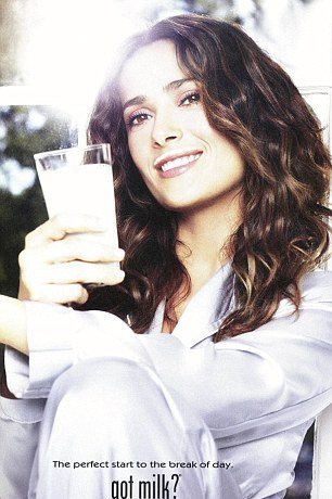 Με ρόλεϊ στα μαλλιά και «μουστάκι» η Σάλμα Χάγεκ [εικόνες] | iefimerida.gr 1