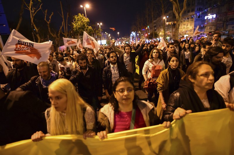 Guardian: Η μετάβαση της Τουρκίας από μια πάσχουσα δημοκρατία σε μια αναδυόμενη απολυταρχία | iefimerida.gr 2