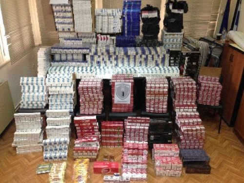 Θεσσαλονίκη: 73χρονη είχε στην κατοχή της 1.756 λαθραία πακέτα τσιγάρα [εικόνα] | iefimerida.gr 0