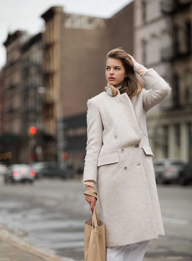 Ούτε καπέλο, ούτε ρολόι -Το νέο καυτό αξεσουάρ είναι τα ακουστικά [εικόνες] | iefimerida.gr 9