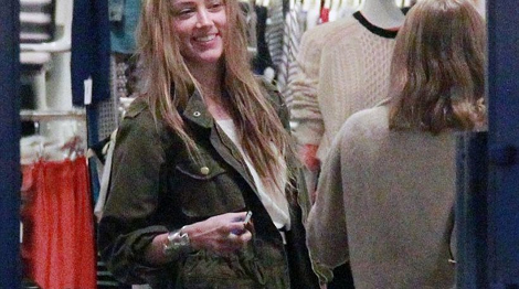 Η νέα αρραβωνιάρα του Τζόνι Ντεπ προκαλεί έκπληξη χωρίς make-up [εικόνες] | iefimerida.gr 0