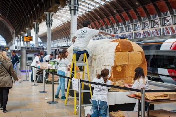 Cake Express: Ένα τρένο φτιαγμένο από παντεσπάνι για την πιο γλυκιά διαδρομή [εικόνες] | iefimerida.gr 2