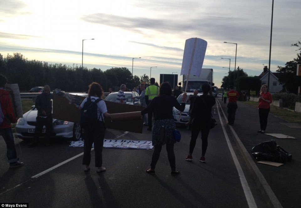 Χάος στο αεροδρόμιο Χίθροου του Λονδίνου -Εγκλωβισμένοι επί ώρες χιλιάδες ταξιδιώτες [εικόνες] | iefimerida.gr 2