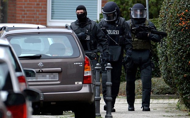 Επτά πλέον οι συλλήψεις στη Γερμανία για το μακελειό στο Παρίσι [εικόνες]   | iefimerida.gr 0