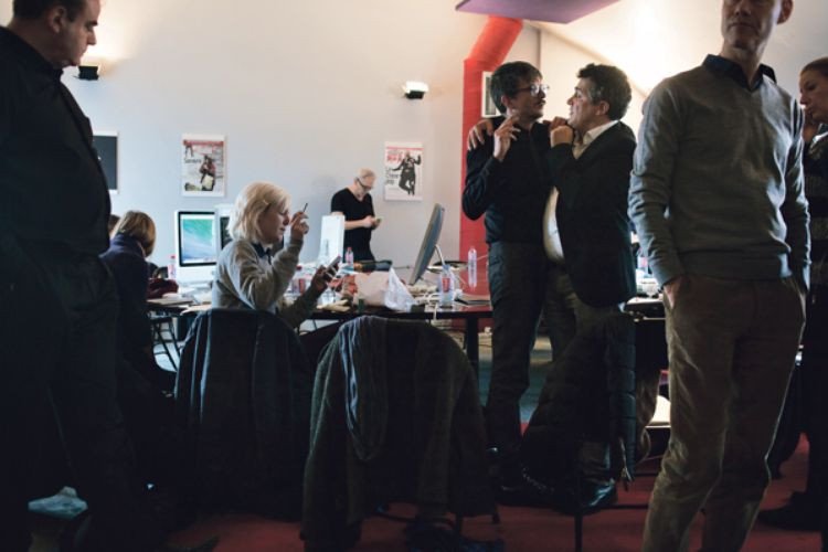 Το Charlie Hebdo εγκαταστάθηκε στη Liberation: Λοιπόν; Πότε θα βγάλουμε το περιοδικό; [εικόνες] | iefimerida.gr 0