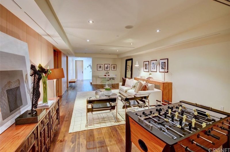 Η χήρα του Χιου Χέφνερ πουλά την πολυτελή βίλα που της άφησε, για 7,2 εκατ. ευρώ [εικόνες] | iefimerida.gr 9