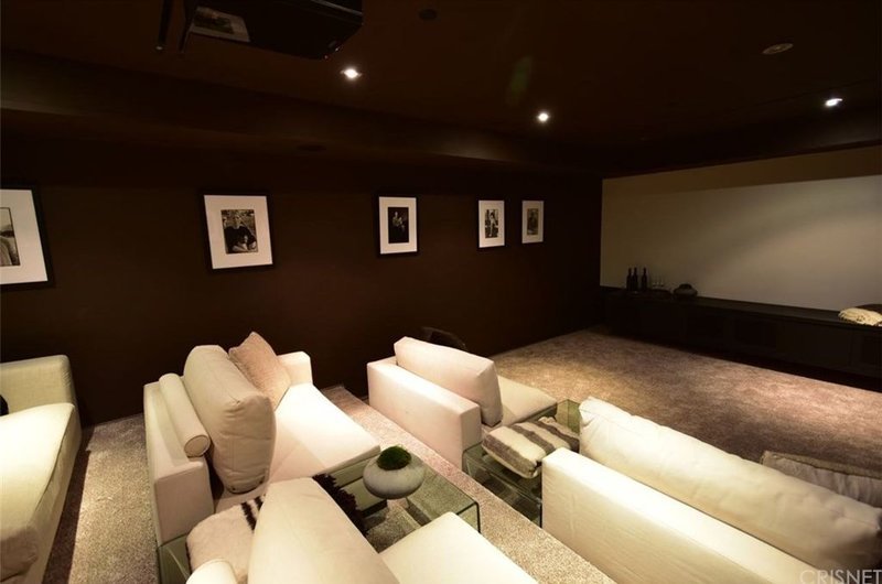 Η χήρα του Χιου Χέφνερ πουλά την πολυτελή βίλα που της άφησε, για 7,2 εκατ. ευρώ [εικόνες] | iefimerida.gr 10