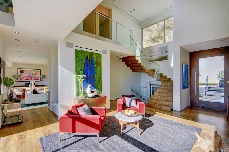 Η χήρα του Χιου Χέφνερ πουλά την πολυτελή βίλα που της άφησε, για 7,2 εκατ. ευρώ [εικόνες] | iefimerida.gr 1