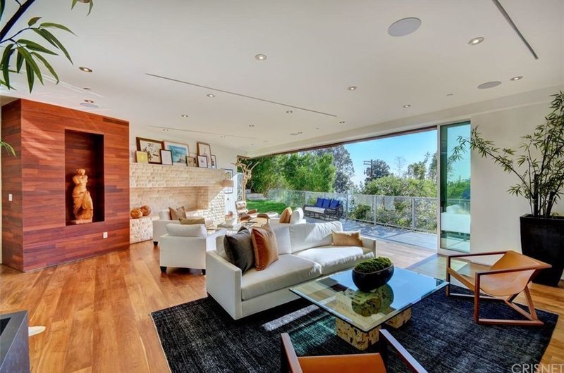 Η χήρα του Χιου Χέφνερ πουλά την πολυτελή βίλα που της άφησε, για 7,2 εκατ. ευρώ [εικόνες] | iefimerida.gr 2