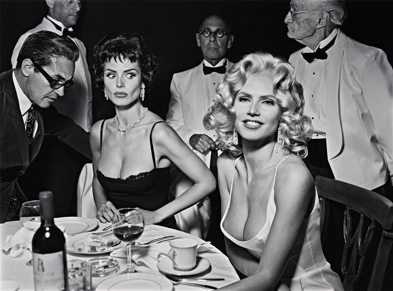 Το απίστευτο βλέμμα της Σοφία Λόρεν στο στήθος της Μάνσφιλντ -Το παρασκήνιο της εμβληματικής φωτό [εικόνες] | iefimerida.gr 25