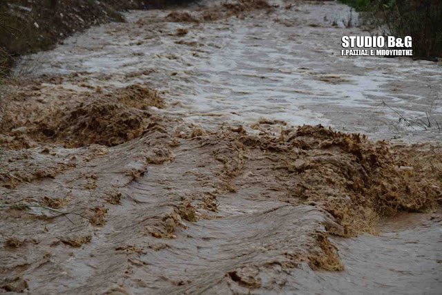 Κακοκαιρία στο Ναύπλιο: Πλημμύρισαν χείμαρροι και ρέματα [εικόνες & βίντεο] | iefimerida.gr 0