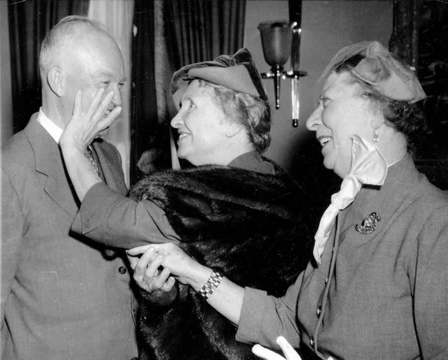 Οταν η Ελεν Κέλερ «έπιασε από τα μούτρα» τον Αϊζενχάουερ: Ενα σπάνιο στιγμιότυπο [εικόνα&βίντεο] | iefimerida.gr 0