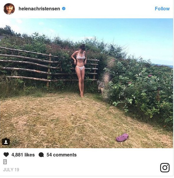 Η Ελενα Κρίστενσεν, στα 48 της, γυμνή κάτω από το ντους [εικόνες] | iefimerida.gr 1