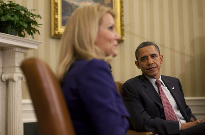  Αυτή είναι η ξανθιά πρωθυπουργός που ξελόγιασε τον Ομπάμα: Τα botox, τα Gucci, ο σύζυγος που ζει σε άλλη χώρα [εικόνες] | iefimerida.gr 1
