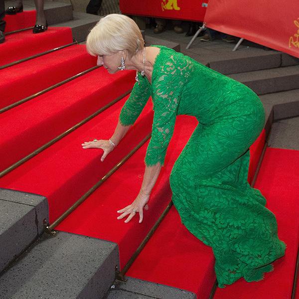 Η Ελεν Μίρεν έφαγε μια επική τούμπα στις Κάννες [βίντεο] | iefimerida.gr 5