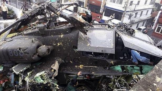 Γκάφα ολκής: Εριξαν... ελαττωματικό ελικόπτερο Απάτσι σε ταράτσα [εικόνες] | iefimerida.gr 2