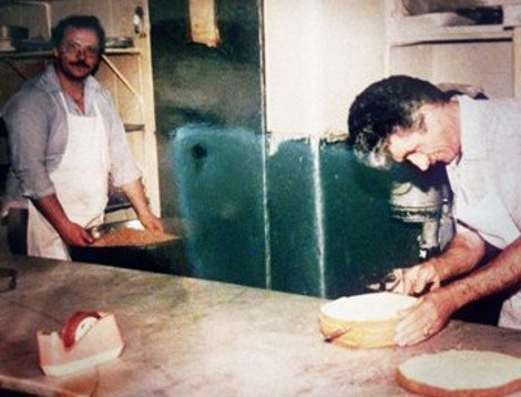 Hellas Cakes: Το «μαγαζάκι» ενός μετανάστη από την Ελλάδα που γλυκαίνει εδώ και 52 χρόνια τους κατοίκους της Μελβούρνης [εικόνες] | iefimerida.gr 0