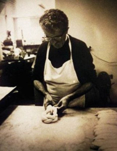 Hellas Cakes: Το «μαγαζάκι» ενός μετανάστη από την Ελλάδα που γλυκαίνει εδώ και 52 χρόνια τους κατοίκους της Μελβούρνης [εικόνες] | iefimerida.gr 1