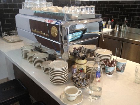 Hellas Cakes: Το «μαγαζάκι» ενός μετανάστη από την Ελλάδα που γλυκαίνει εδώ και 52 χρόνια τους κατοίκους της Μελβούρνης [εικόνες] | iefimerida.gr 15