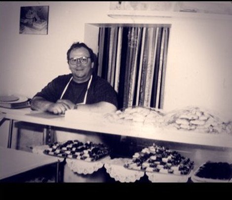 Hellas Cakes: Το «μαγαζάκι» ενός μετανάστη από την Ελλάδα που γλυκαίνει εδώ και 52 χρόνια τους κατοίκους της Μελβούρνης [εικόνες] | iefimerida.gr 2