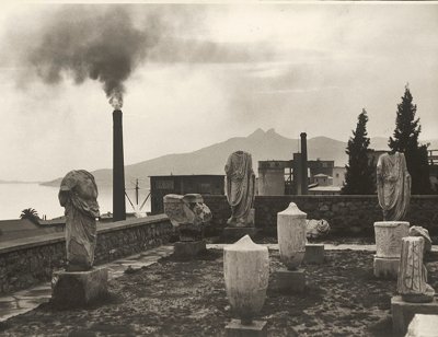 Η κόλαση υπάρχει και λέγεται Ελλάδα - Προκλητική έκθεση στο Παρίσι [εικόνες] | iefimerida.gr 1