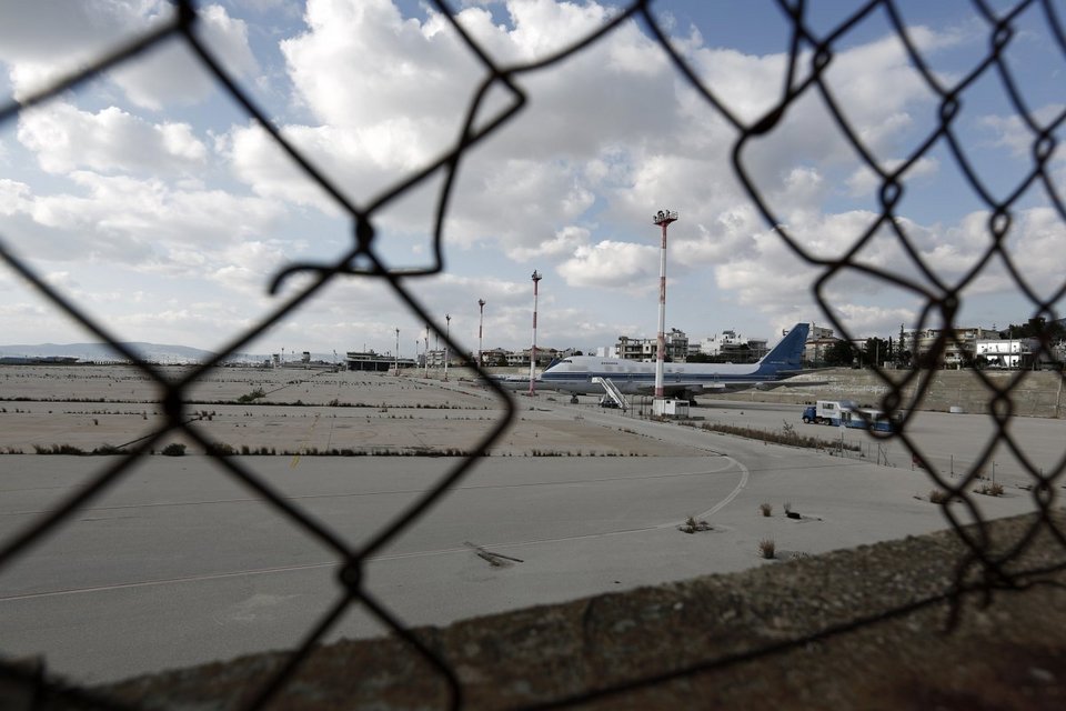 Ηταν κάποτε ένα αεροδρόμιο: Συγκλονιστικές φωτογραφίες του Business Insider από το ερειπωμένο Ελληνικό [εικόνες] | iefimerida.gr 4