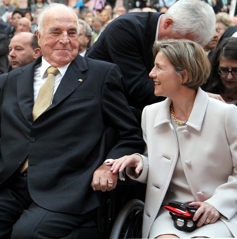 Εριδες για την κηδεία του Χέλμουτ Κολ -Ζήλειες, μαύρα ταμεία και η Μέρκελ [εικόνες] | iefimerida.gr 3