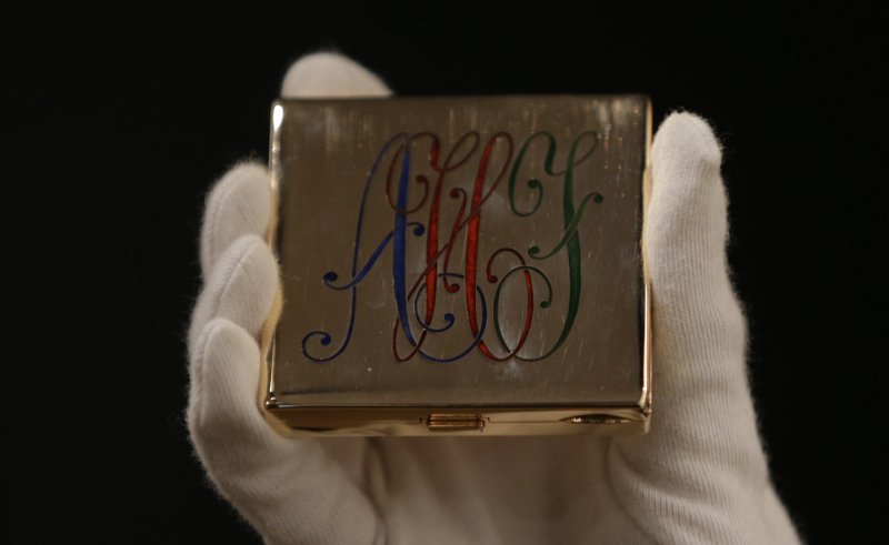 Ενας «θησαυρός» στη σοφίτα της Οντρεϊ Χέπμπορν -Πολυτελή φορέματα και προσωπικά αντικείμενα στο «σφυρί» [εικόνες] | iefimerida.gr 5