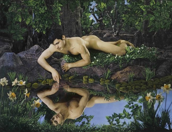 Ο Αχιλλέας και ο Προμηθέας ποζάρουν αισθαντικά στο φακό -Μια εκκεντρική έκθεση στην οποία συνωστίζονται νάρκισσοι υπερήρωες [εικόνες] | iefimerida.gr 0