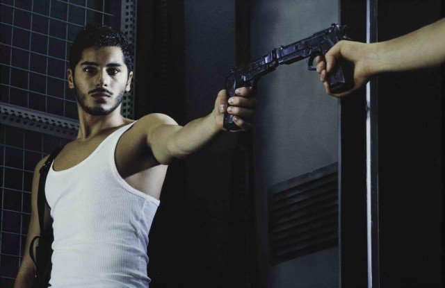 Ο Αχιλλέας και ο Προμηθέας ποζάρουν αισθαντικά στο φακό -Μια εκκεντρική έκθεση στην οποία συνωστίζονται νάρκισσοι υπερήρωες [εικόνες] | iefimerida.gr 2