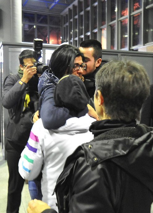 Συγκλονίζουν οι οικογένειες που ξανάσμιξαν μετά την τραγωδία του Norman Atlantic | iefimerida.gr 0