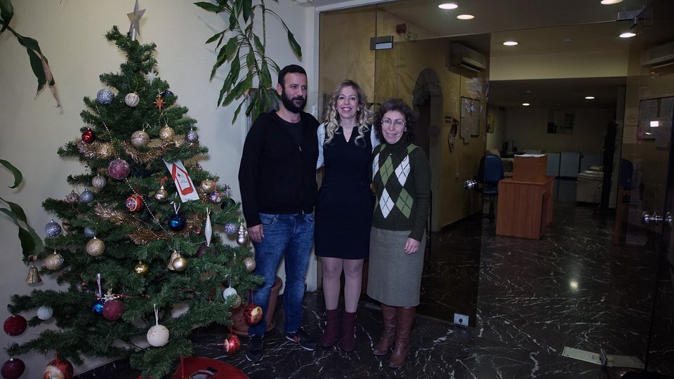  Τέσσερις χιλιάδες είδη Tommy Hilfiger σε αυτούς που έχουν ανάγκη [εικόνες]  | iefimerida.gr 1