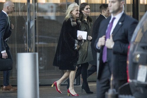 Η γυναίκα που ο Τραμπ εμπιστεύεται περισσότερο από την Ιβάνκα -Η νεαρή γαλανομάτα σύμβουλός του [εικόνες] | iefimerida.gr 4