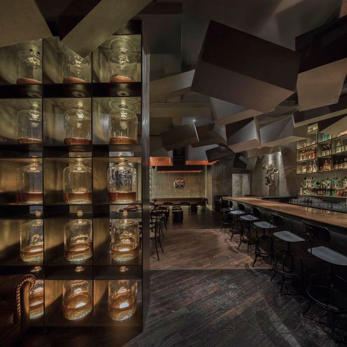 Μηχανή αναψυκτικών στη Σανγκάη κρύβει μέσα της ολόκληρο μπαρ [εικόνες] | iefimerida.gr 4