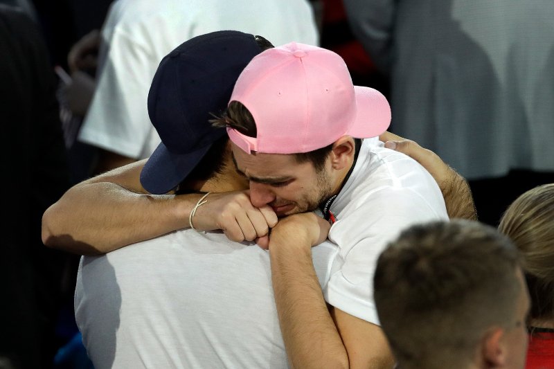 Απόγνωση και θρήνος στους Δημοκρατικούς όλου του πλανήτη -Κλάματα στο εκλογικό κέντρο της Χίλαρι [εικόνες] | iefimerida.gr 0