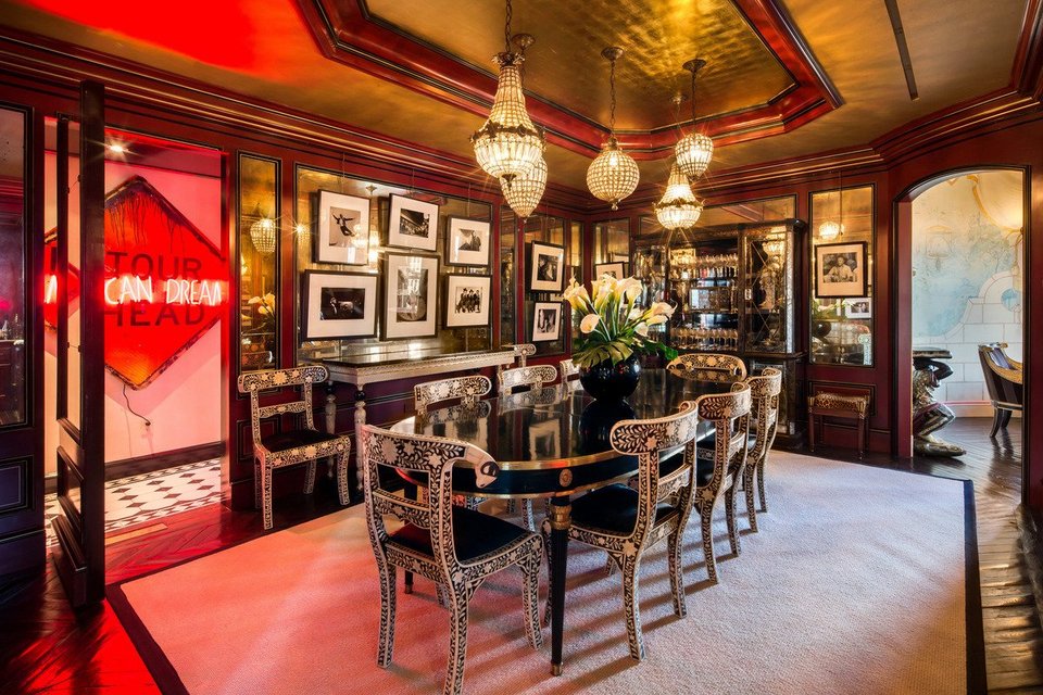 Πώς ο Tommy Hilfiger «κατέστρεψε» με τη διακόσμηση που επέλεξε το σπίτι-παλάτι που έχει στη Νέα Υόρκη -Οι χρυσοί τοίχοι και τα φώτα νέον [εικόνες] | iefimerida.gr 4