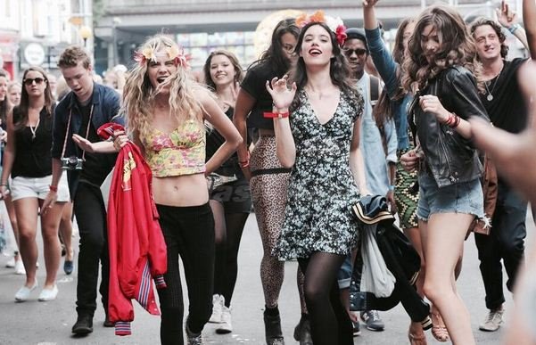 Σεξ, βία και ναρκωτικά στο πιο ξέφρενο καρναβάλι της Βρετανίας [εικόνες] | iefimerida.gr 5