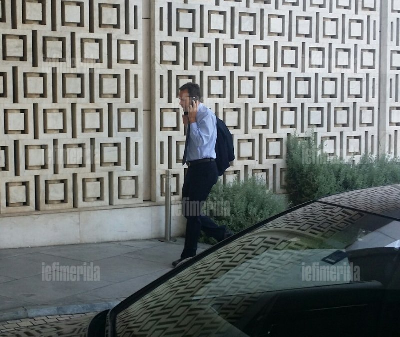 Ο σκεφτικός Σταθάκης και ο χαμογελαστός Τσακαλώτος στο Hilton - Η πρώτη συνάντηση με την Τρόικα [εικόνες] | iefimerida.gr 0