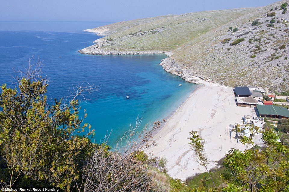 Η Daily Mail παραληρεί για τρεις ελληνικές παραλίες: Εγκρεμνοί, Ναυάγιο, Ελαφονήσι στις καλύτερες της Μεσογείου [εικόνες] | iefimerida.gr 5