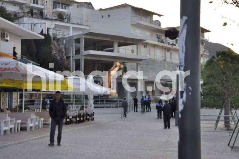 Ξεκίνησαν οι κατεδαφίσεις σπιτιών ομογενών στη Χειμάρρα [εικόνες & βίντεο]  | iefimerida.gr 0