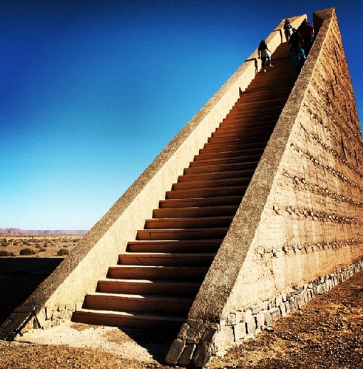 Huffington Post: Αν υπάρχει παράδεισος, τότε αυτές οι σκάλες οδηγούν στις πύλες του [εικόνες] | iefimerida.gr 2