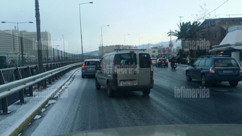 Το χιόνι στην Αττική έφερε προβλήματα -Παγοδρόμιο η Κηφισίας [εικόνες] | iefimerida.gr 6