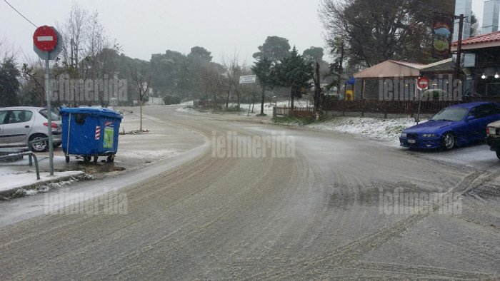 Σε κλοιό χιονιά η Αττική: Ποιοι δρόμοι έκλεισαν -Πού χρειάζονται αλυσίδες [εικόνες] | iefimerida.gr 2